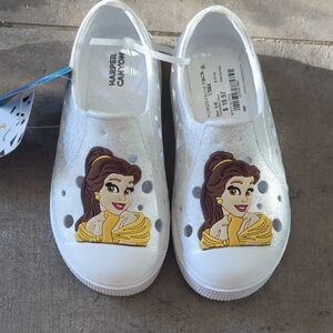 Harper Canyon Kids White Water Shoes with Belle Design